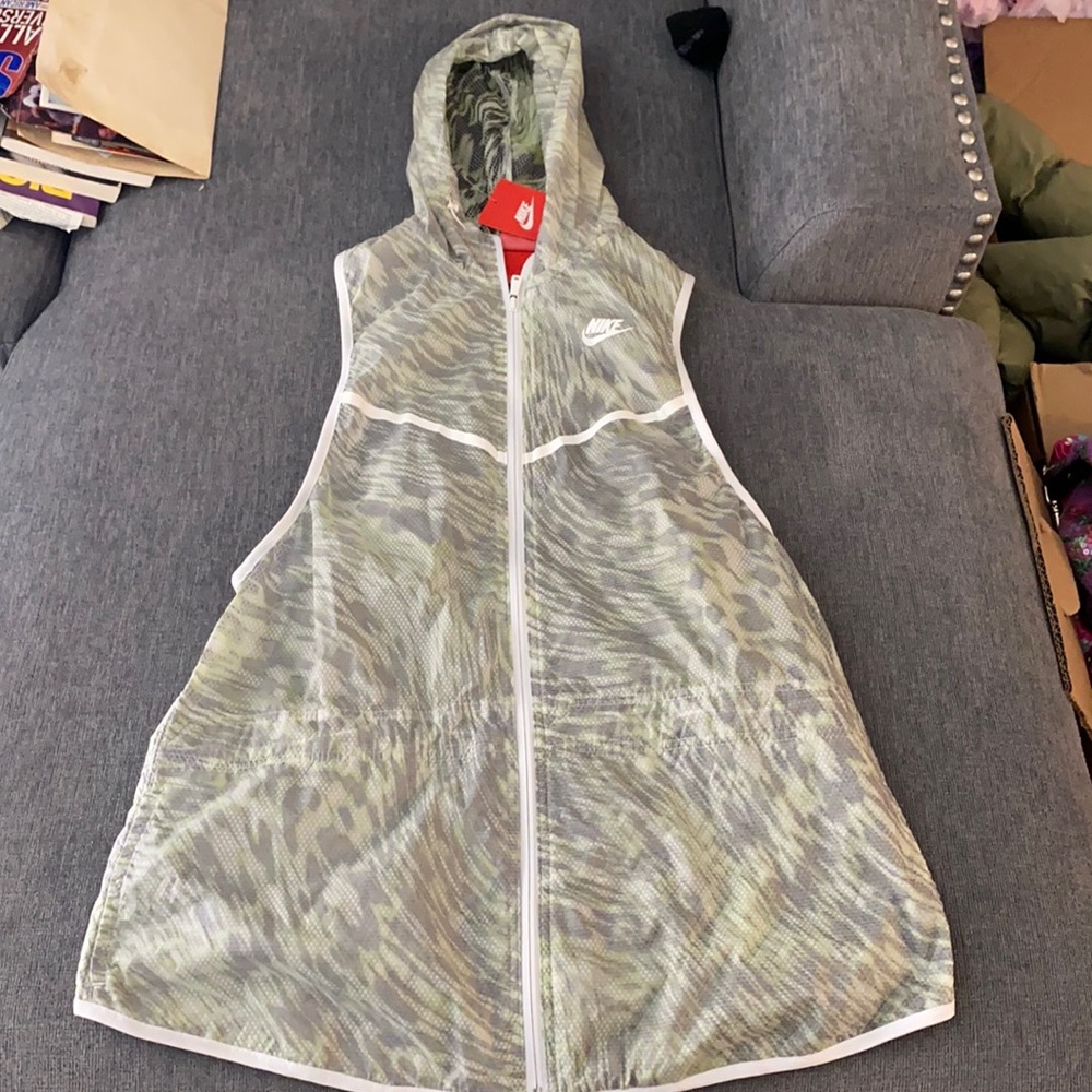 Nike sleeveless windbreaker